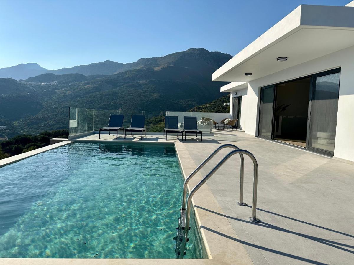 Skyline Iconic Villa Плакиас Екстериор снимка