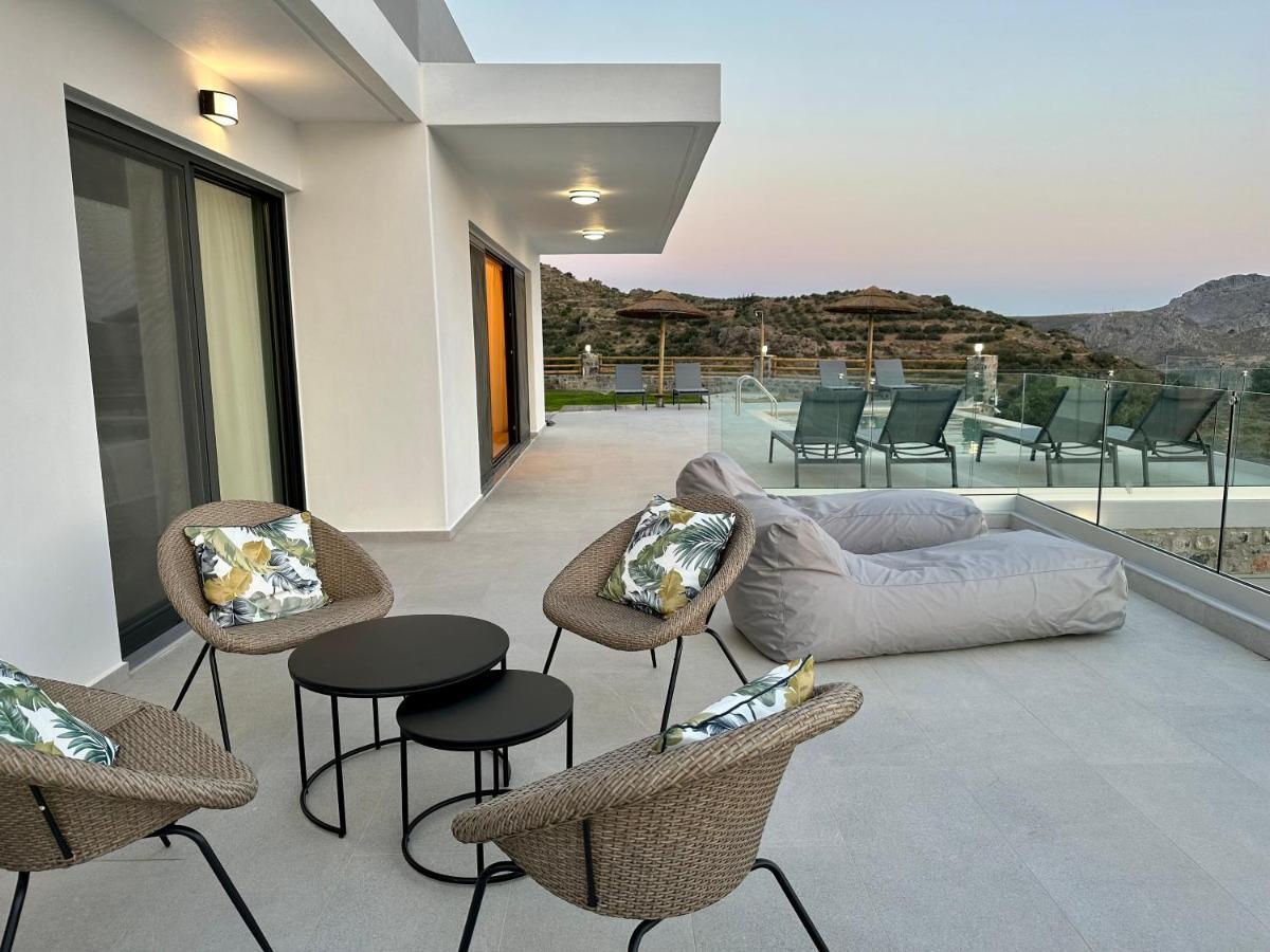 Skyline Iconic Villa Плакиас Екстериор снимка